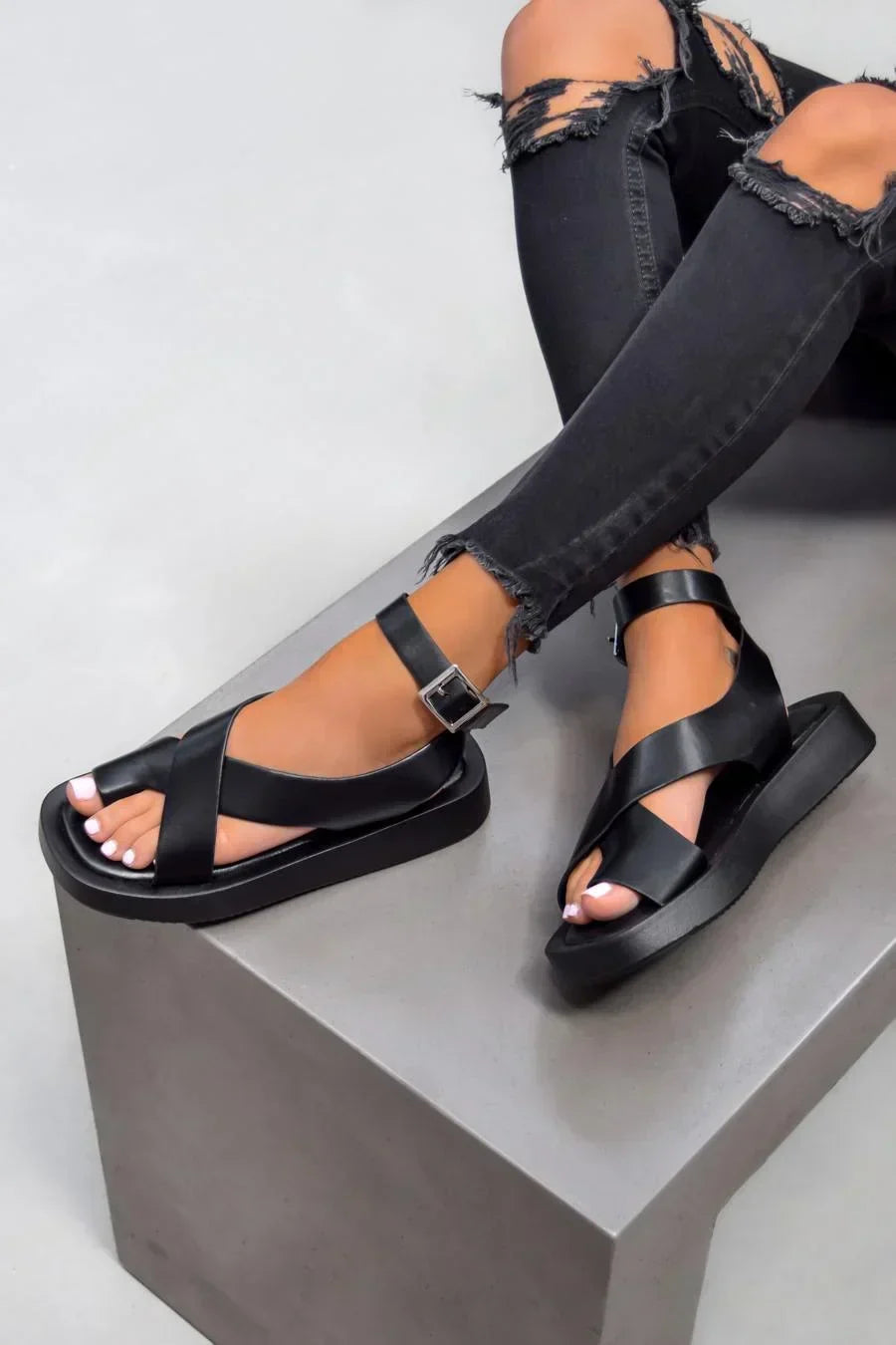 Stilvolle und entspannte Petra Sandalen