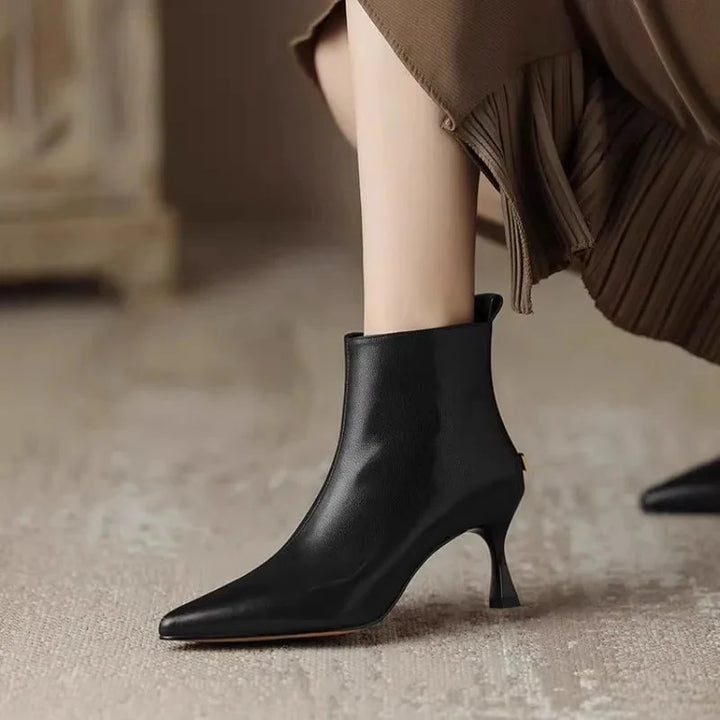 Clara | Elegante Kitten-Heel-Stiefel Für Damen