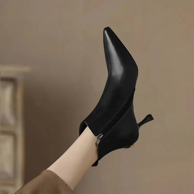 Clara | Elegante Kitten-Heel-Stiefel Für Damen