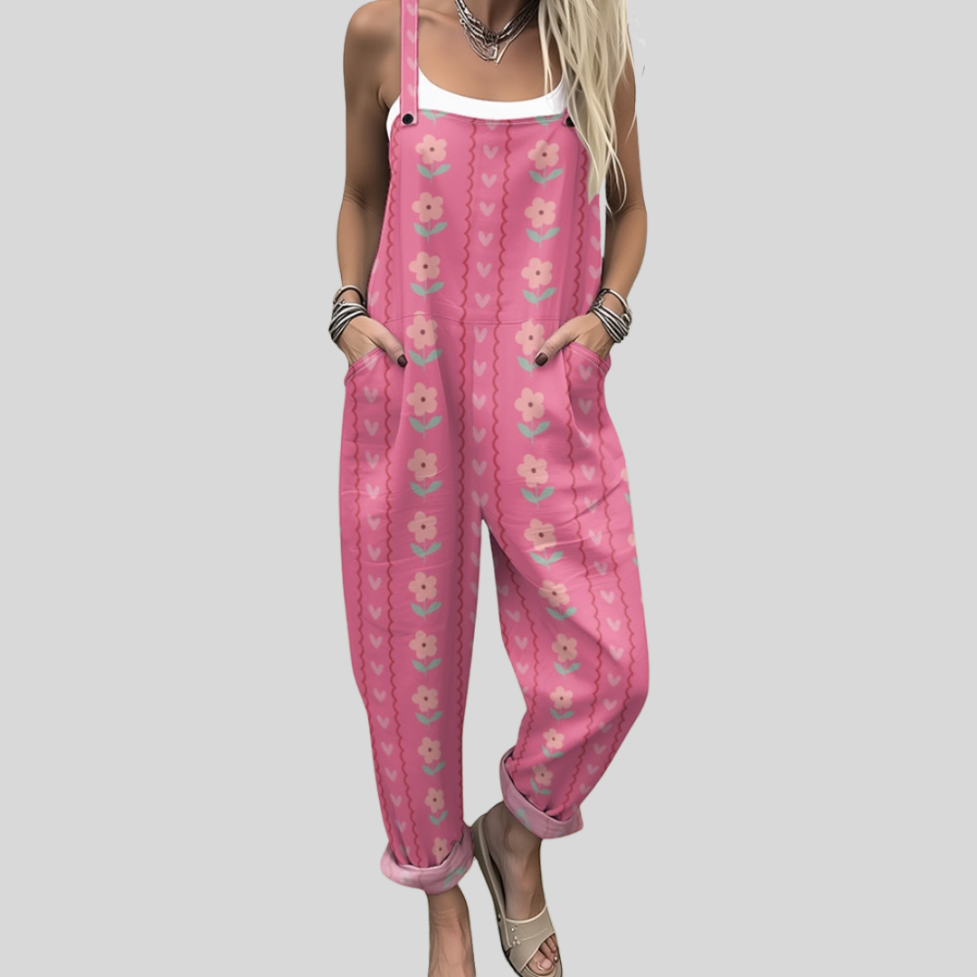 Latzhose mit Blumen und Herzen