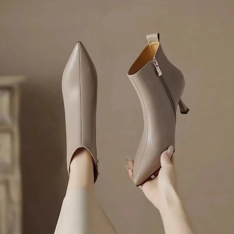 Clara | Elegante Kitten-Heel-Stiefel Für Damen